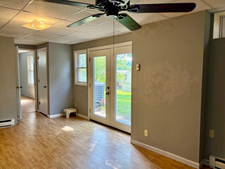 Building Photo - 1406 Valley View Dr