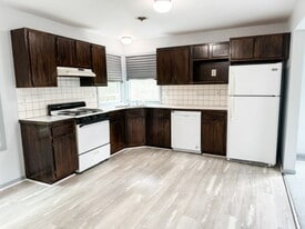 Building Photo - 405 Main St