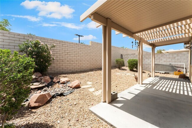Building Photo - 8729 Shady Pines Dr