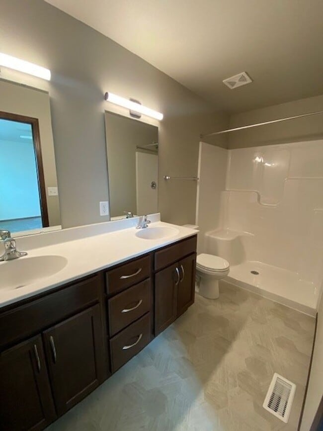 Building Photo - Beautiful home located in fast-growing Horace, ND.