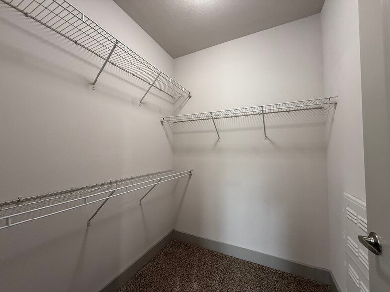 Building Photo - 1102 Treeta Trl