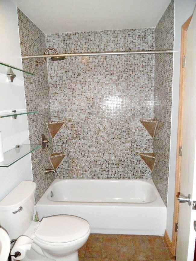 Building Photo - Great Curb Appeal, Location, and Price!