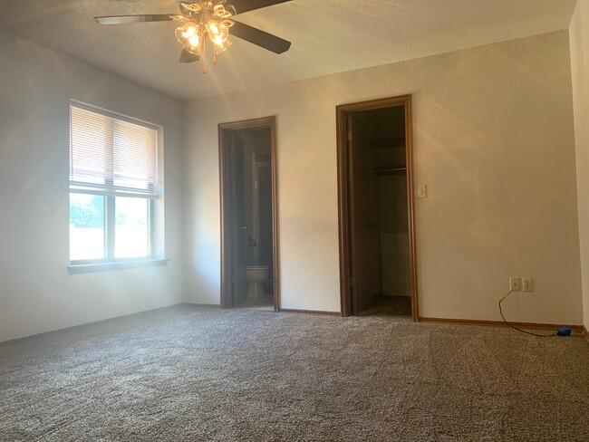 Building Photo - Westside Duplex for Lease near Sooner Mall!!!