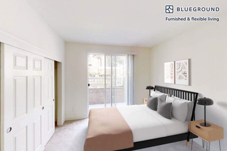 Building Photo - 1257 Lakeside Dr