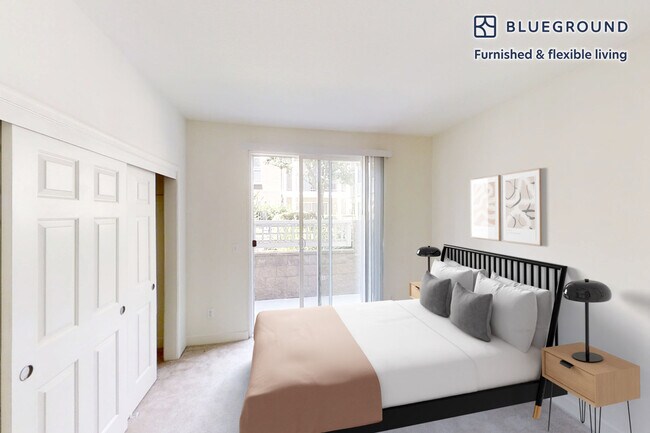 Building Photo - 1257 Lakeside Dr