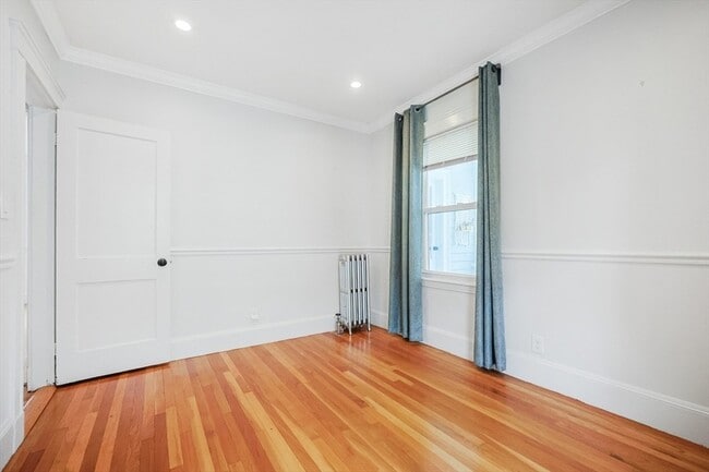 Building Photo - 22-24 Ellison Avenue Unit 24