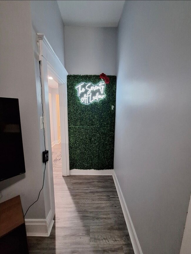 Building Photo - Fully Furnished 1 bedroom in Ludlow – All Utilities Included