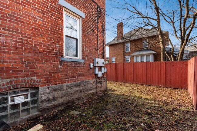 Building Photo - 204 Chittenden Ave