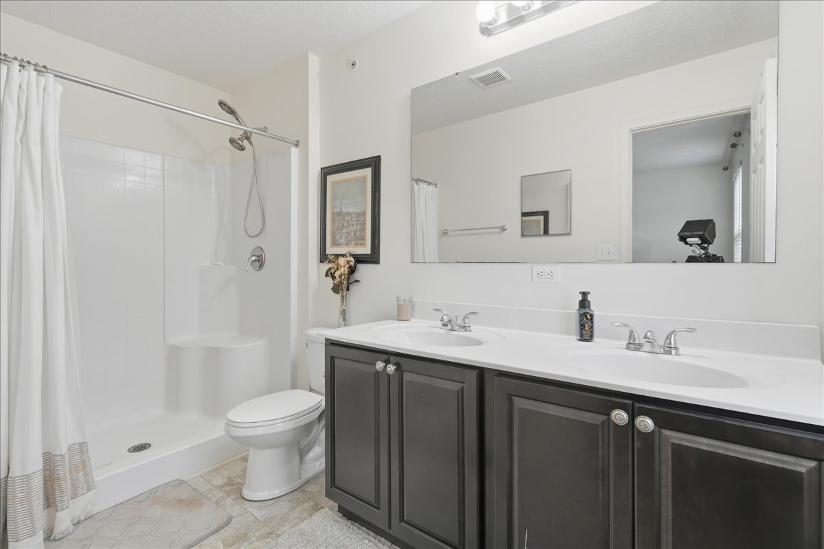 Building Photo - 1501 Canterbury Dr