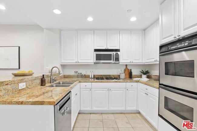 Building Photo - 5625 Crescent Park W