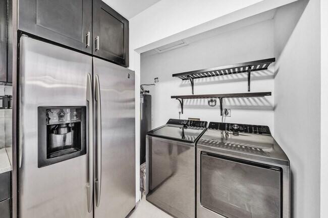 Building Photo - 4757 Sunny Palm Cir