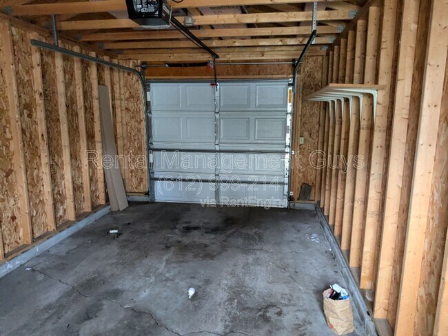 Building Photo - 1801 N Thomas Ave