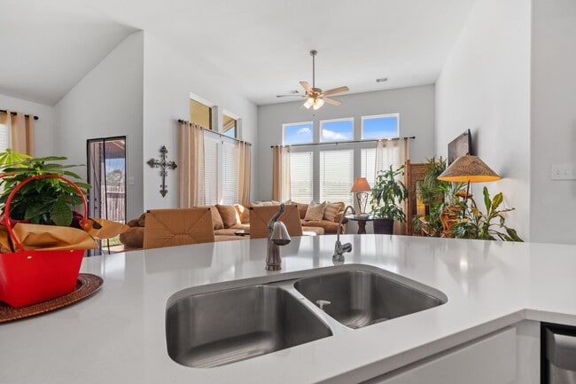 Building Photo - 1313 Mainland Shrs Ln