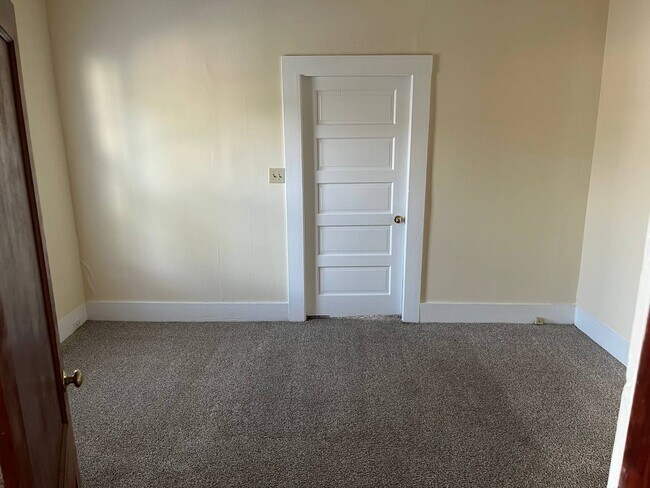 Building Photo - 2124 Old Milburnie Rd