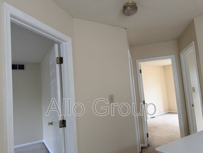 Building Photo - 469 Woodstock Ln