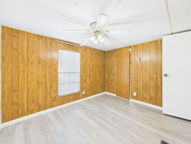 Building Photo - 3 Bedroom, 2 Bathroom Rental