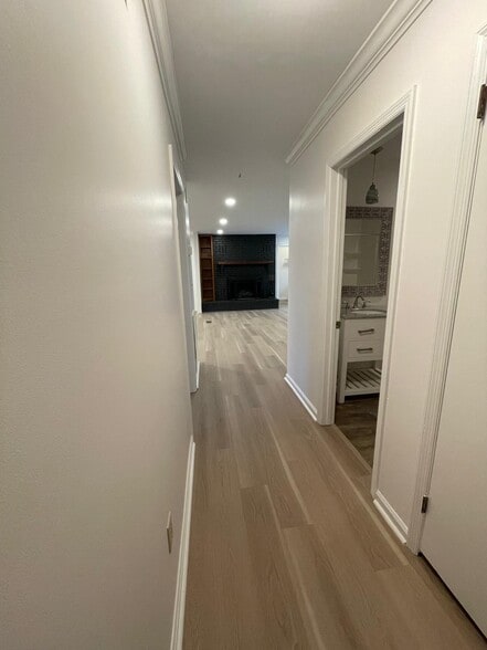 Hallway (View towards living area) - 1936 Ashmore Ave