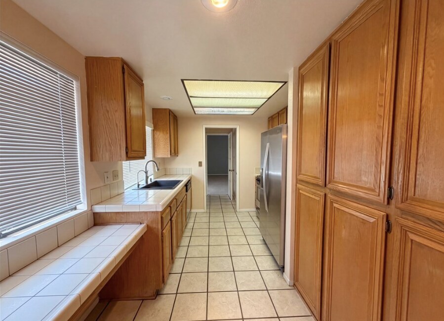 Building Photo - 1952 Nuevo St
