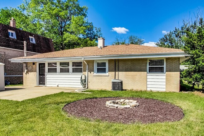 Building Photo - 3631 Kemman Ave