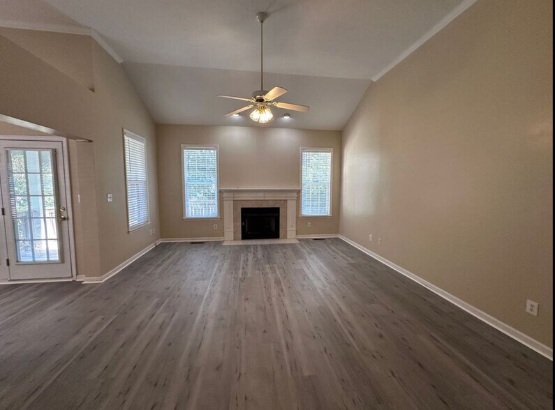 Building Photo - 297 High Chaparral Dr