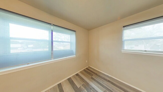 Building Photo - 3821 SE Elmhurst Ln