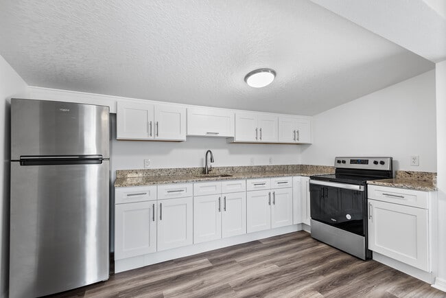 Building Photo - Tampa Back House 3722