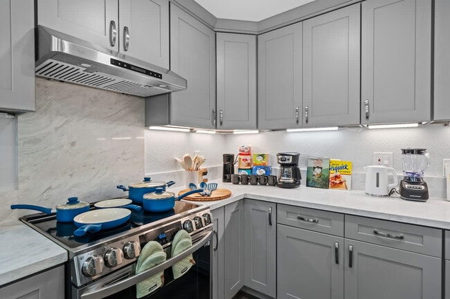 Building Photo - 10983 Parkdale Ave