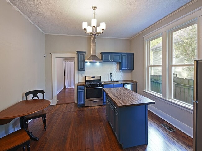 Building Photo - Updated 1 Bedroom in Cooper Young!!