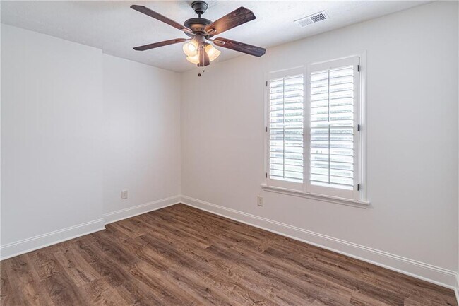Building Photo - 9630 Pine Thicket Way