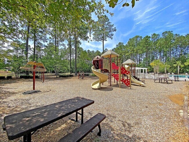 Building Photo - 4824 Willow Brook Ln