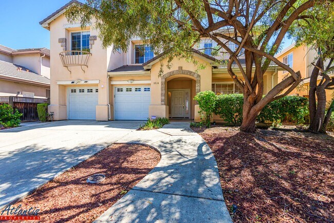 Primary Photo - Beautiful Home | Remodeled Kitchen | Centr...