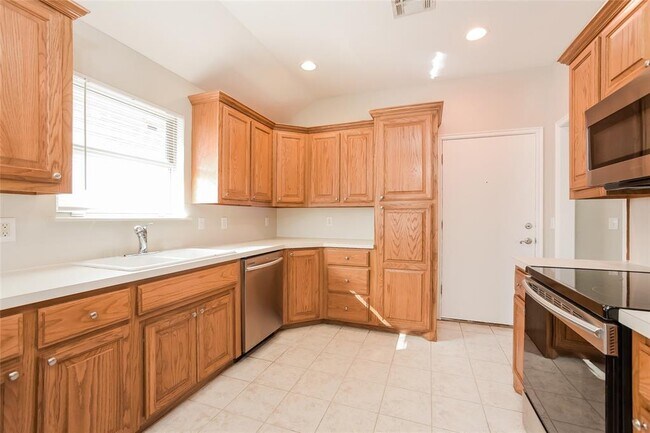 Building Photo - 430 NE 23rd Terrace