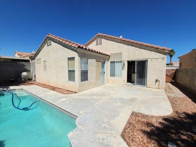 Building Photo - 137 Windy Creek Ave