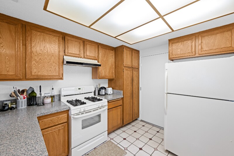 Building Photo - 12168 Mt Vernon Ave