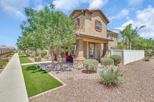 Building Photo - 2734 S Santa Rita