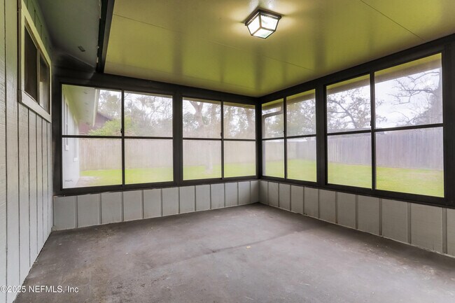 Building Photo - 820 Hardwood St