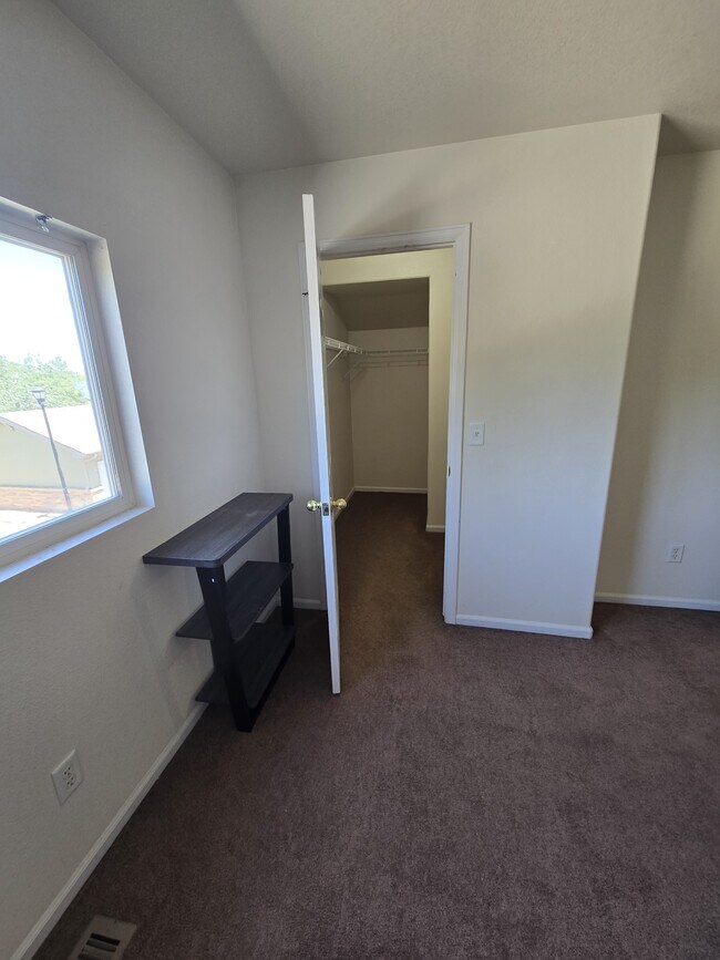 Building Photo - 2702 Rigden Pkwy