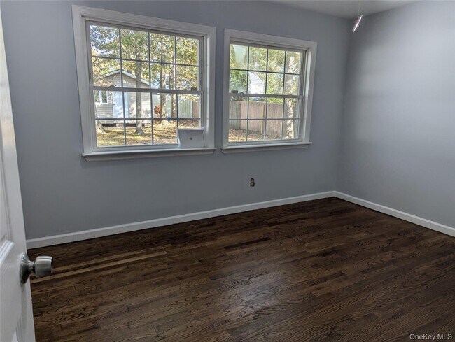 Building Photo - 144 Sequoia Dr