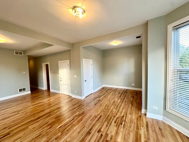Building Photo - 3255 W Fulton Blvd