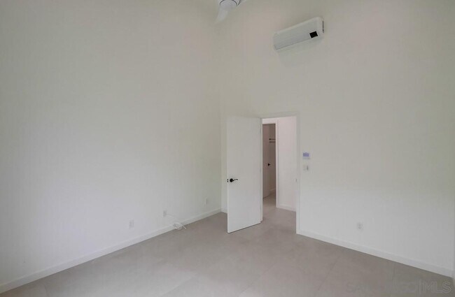 Building Photo - 14066 Crest Way