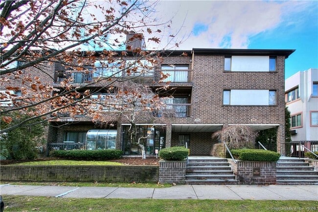 Building Photo - 1500 Bedford St