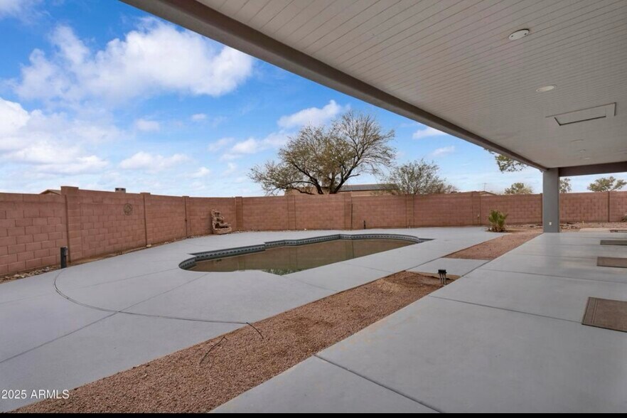 Building Photo - 15482 S Sequoia Cir