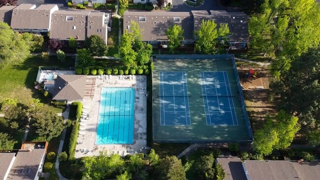 Building Photo - Beautiful Townhome in Northpoint Community in Cupertino!