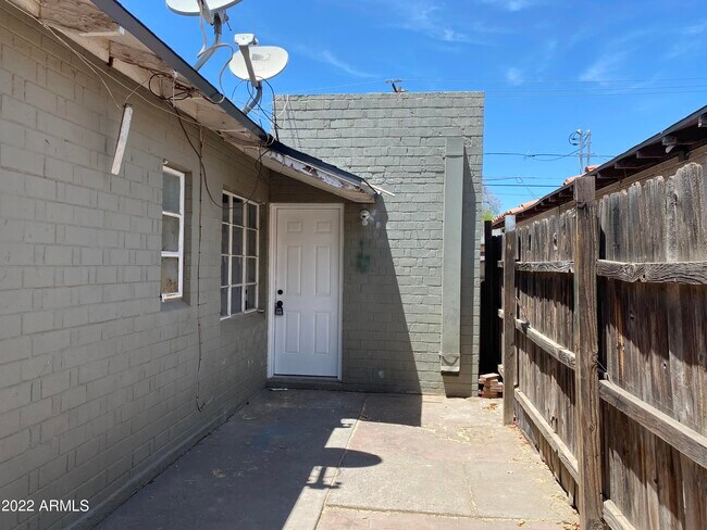 Primary Photo - 1552 W McDowell Rd
