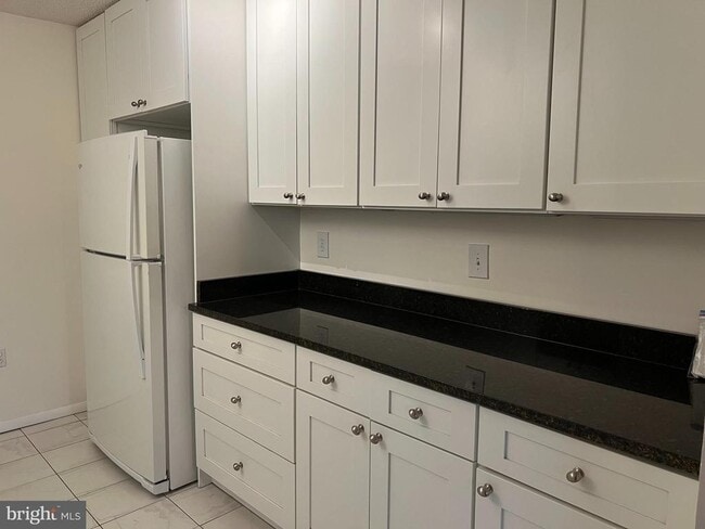 Building Photo - 1225 Martha Custis Dr