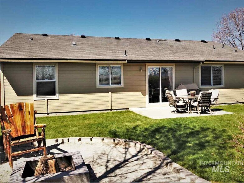 Building Photo - 5008 N Rothmans Ave