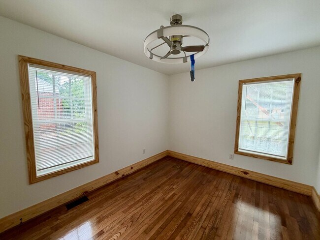Building Photo - Forest Acres