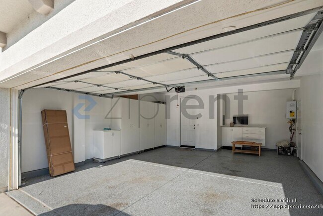 Building Photo - 861 Pipit St