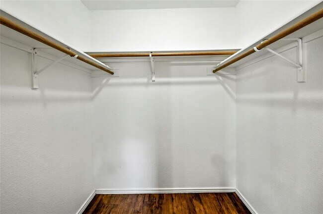 Building Photo - 6813 Sabrina Dr