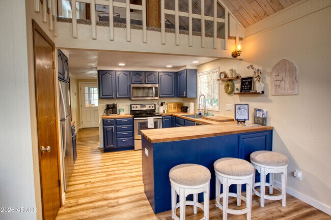 Building Photo - 7897 Country Club Dr